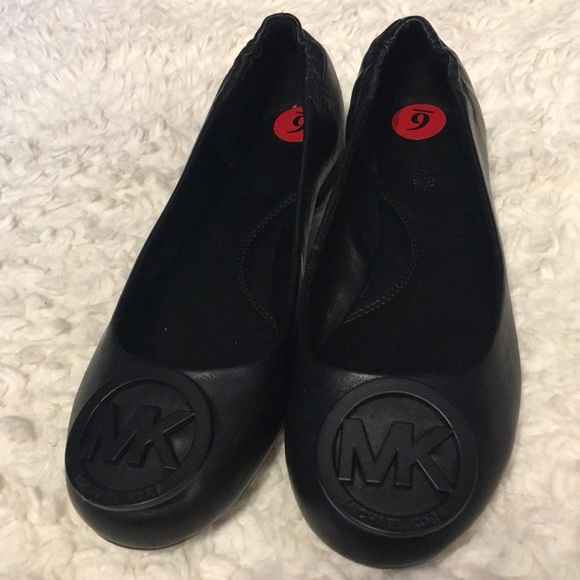 Michael Kors Shoes - NWT Michael Kors black ballet flats size 6